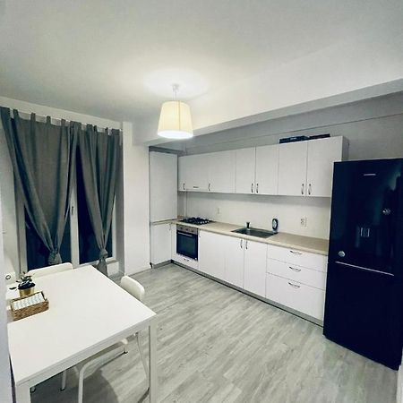 Santorini Residence Apartment Otopeni Zewnętrze zdjęcie